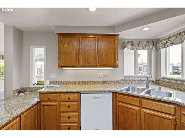 3355 N DELTA Hwy 55, Eugene, OR 97408