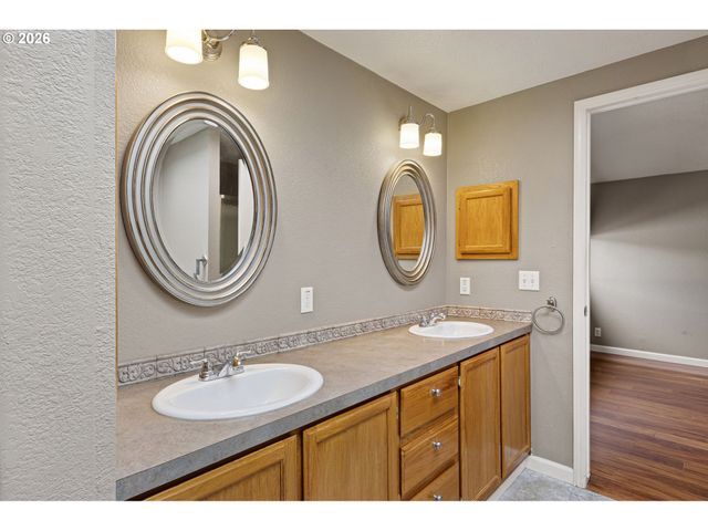 3355 N DELTA Hwy 55, Eugene, OR 97408