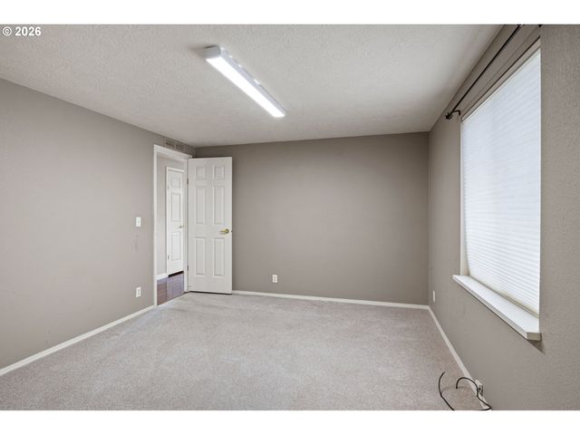 3355 N DELTA Hwy 55, Eugene, OR 97408