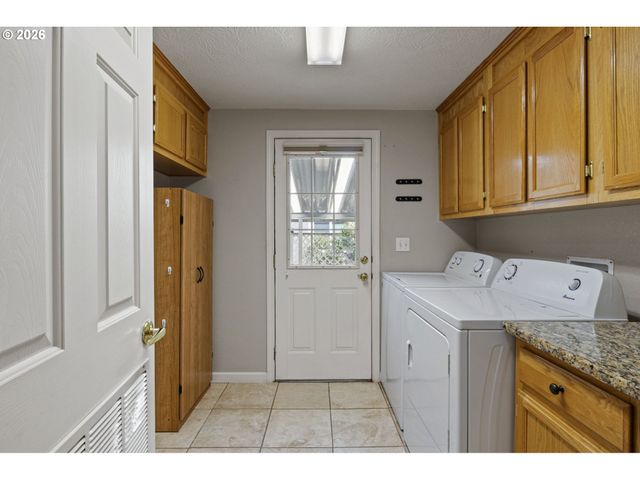 3355 N DELTA Hwy 55, Eugene, OR 97408