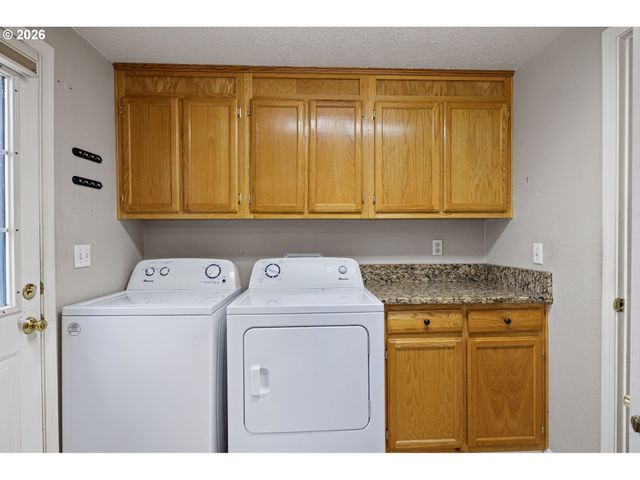 3355 N DELTA Hwy 55, Eugene, OR 97408