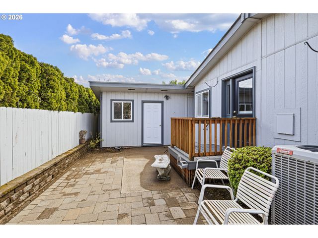 3355 N DELTA Hwy 55, Eugene, OR 97408