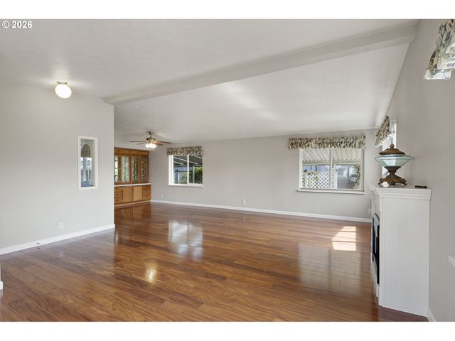 3355 N DELTA Hwy 55, Eugene, OR 97408