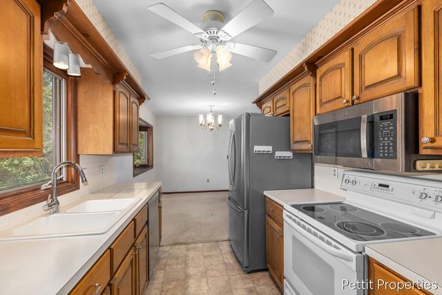 2160 Fox Ridge Drive Ne, Grand Rapids Twp, MI 49505