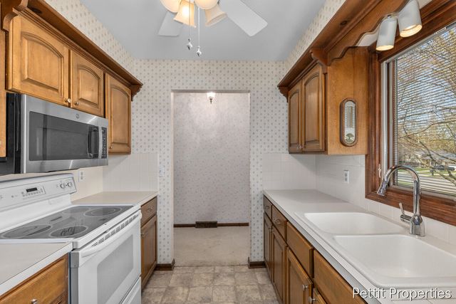 2160 Fox Ridge Drive Ne, Grand Rapids Twp, MI 49505