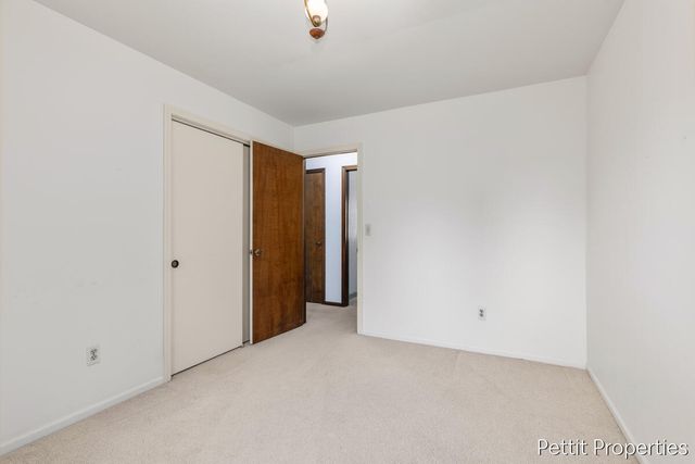 2160 Fox Ridge Drive Ne, Grand Rapids Twp, MI 49505