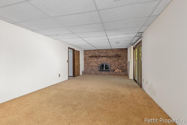 2160 Fox Ridge Drive Ne, Grand Rapids Twp, MI 49505