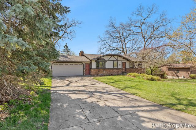 2160 Fox Ridge Drive Ne, Grand Rapids Twp, MI 49505