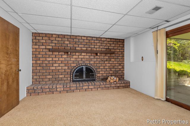 2160 Fox Ridge Drive Ne, Grand Rapids Twp, MI 49505