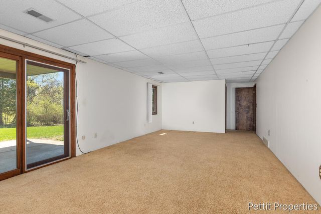 2160 Fox Ridge Drive Ne, Grand Rapids Twp, MI 49505