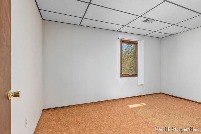 2160 Fox Ridge Drive Ne, Grand Rapids Twp, MI 49505