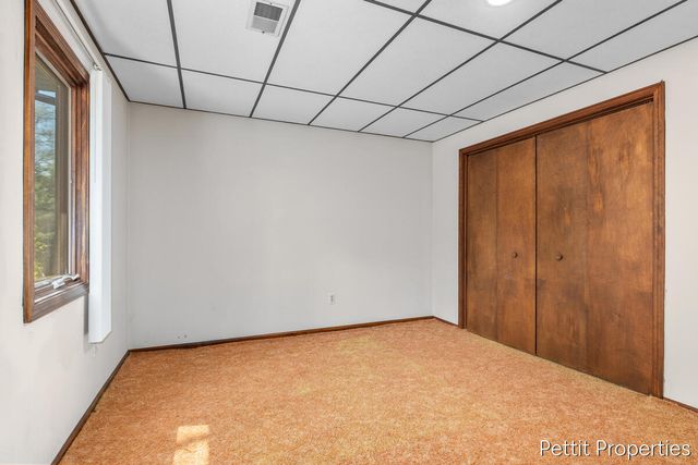 2160 Fox Ridge Drive Ne, Grand Rapids Twp, MI 49505