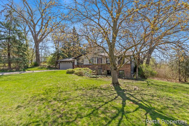 2160 Fox Ridge Drive Ne, Grand Rapids Twp, MI 49505