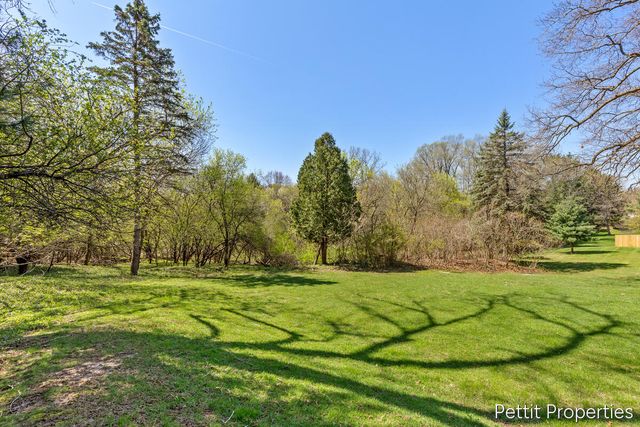 2160 Fox Ridge Drive Ne, Grand Rapids Twp, MI 49505