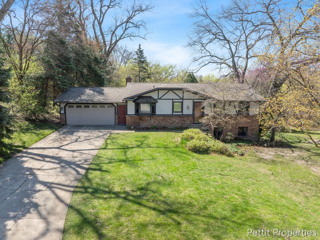 2160 Fox Ridge Drive Ne, Grand Rapids Twp, MI 49505