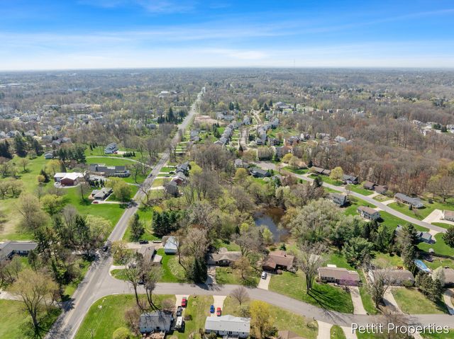 2160 Fox Ridge Drive Ne, Grand Rapids Twp, MI 49505