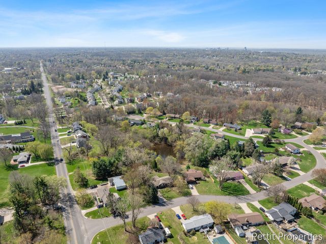 2160 Fox Ridge Drive Ne, Grand Rapids Twp, MI 49505