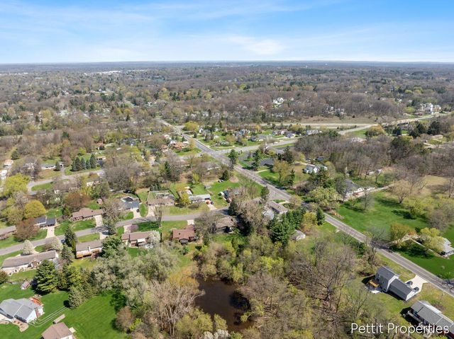 2160 Fox Ridge Drive Ne, Grand Rapids Twp, MI 49505