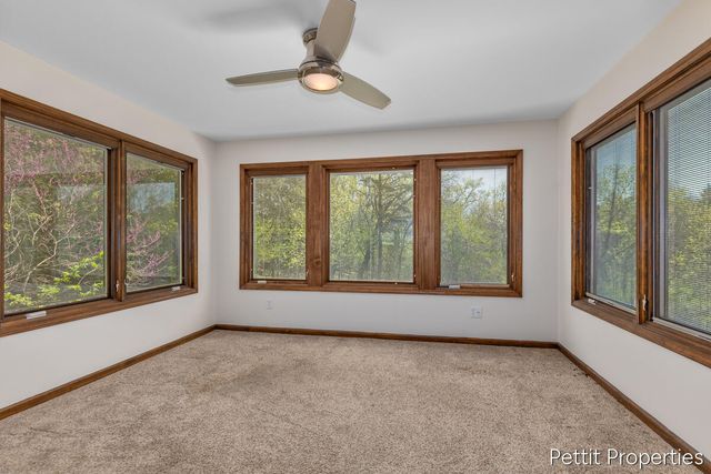 2160 Fox Ridge Drive Ne, Grand Rapids Twp, MI 49505