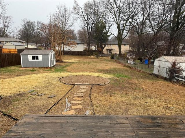 1101 NW B Street, Blue Springs, MO 64015