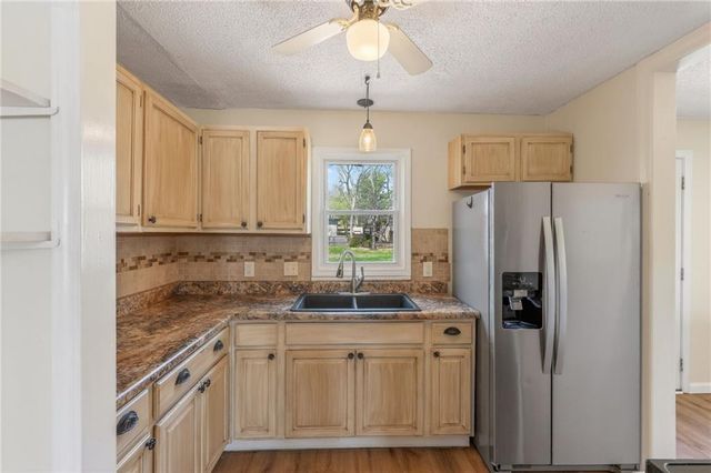1101 NW B Street, Blue Springs, MO 64015