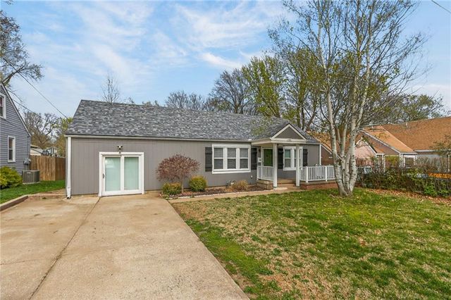 1101 NW B Street, Blue Springs, MO 64015