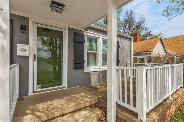 1101 NW B Street, Blue Springs, MO 64015