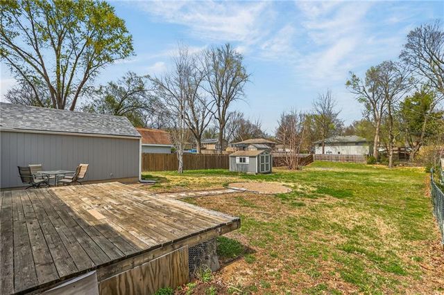 1101 NW B Street, Blue Springs, MO 64015