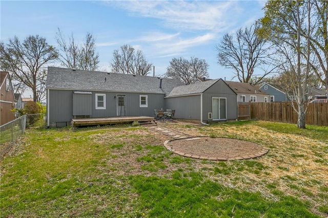 1101 NW B Street, Blue Springs, MO 64015