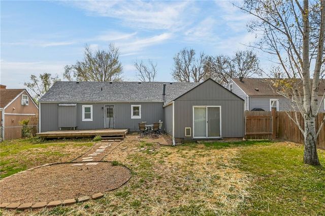 1101 NW B Street, Blue Springs, MO 64015
