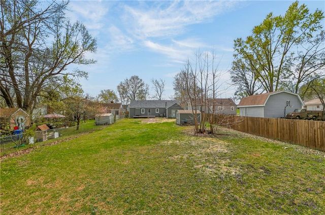 1101 NW B Street, Blue Springs, MO 64015