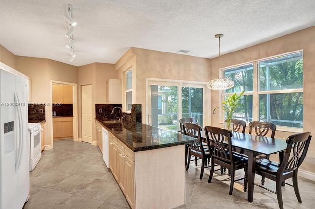 9308 NW 8th Circle, Plantation, FL 33324