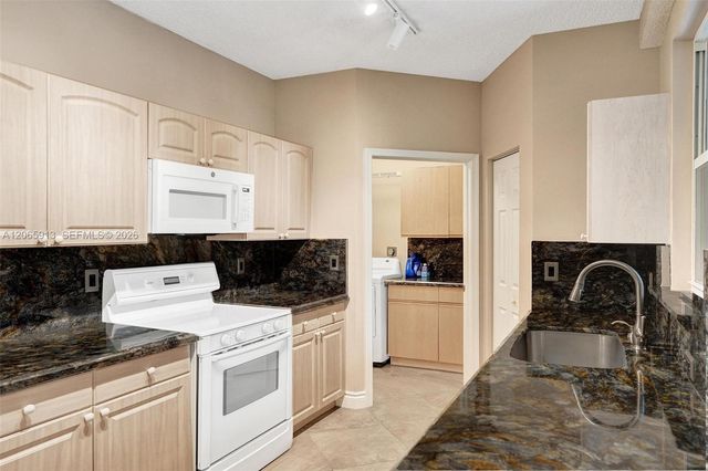 9308 NW 8th Circle, Plantation, FL 33324