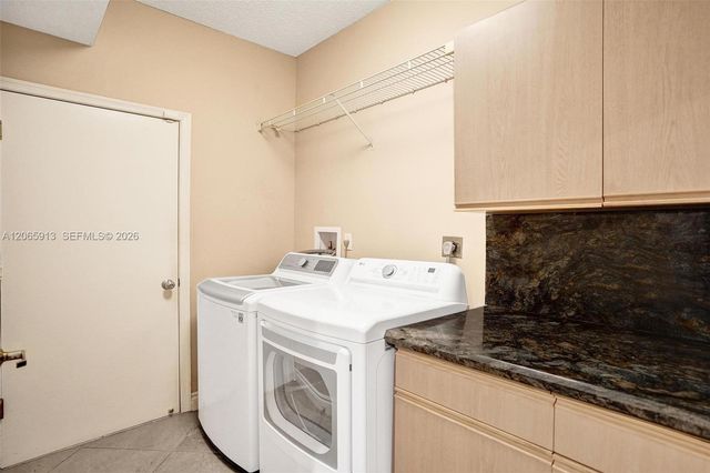 9308 NW 8th Circle, Plantation, FL 33324