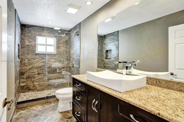 9308 NW 8th Circle, Plantation, FL 33324