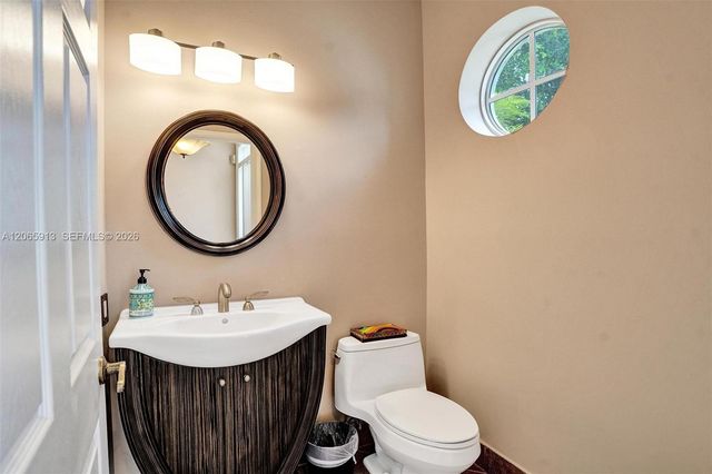 9308 NW 8th Circle, Plantation, FL 33324