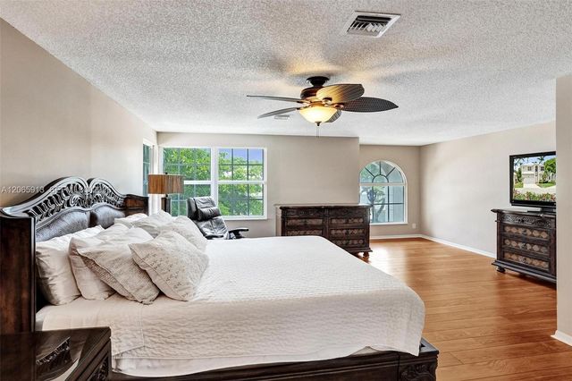 9308 NW 8th Circle, Plantation, FL 33324