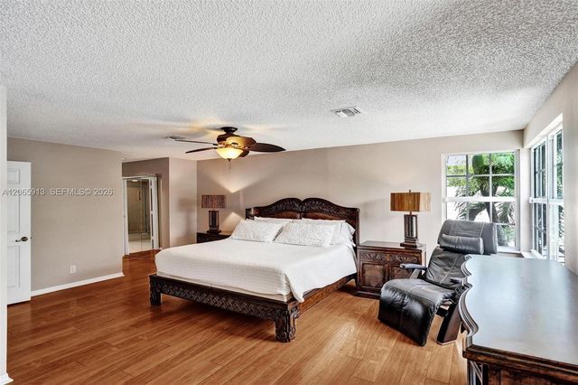 9308 NW 8th Circle, Plantation, FL 33324