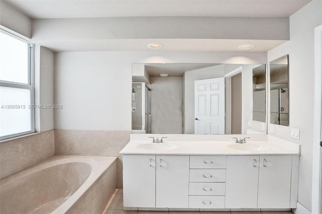 9308 NW 8th Circle, Plantation, FL 33324