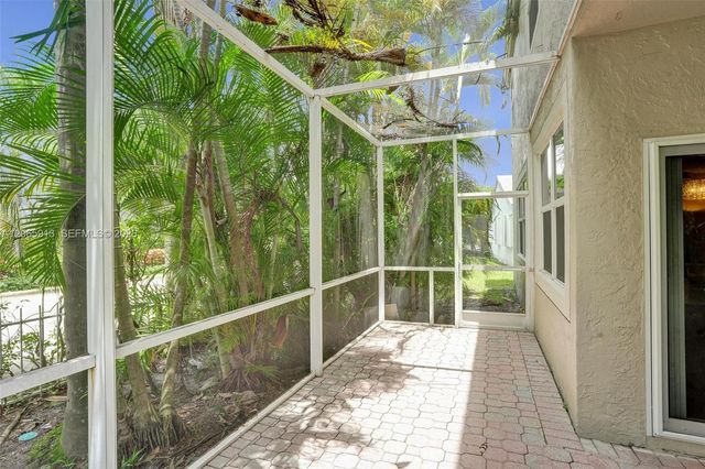 9308 NW 8th Circle, Plantation, FL 33324
