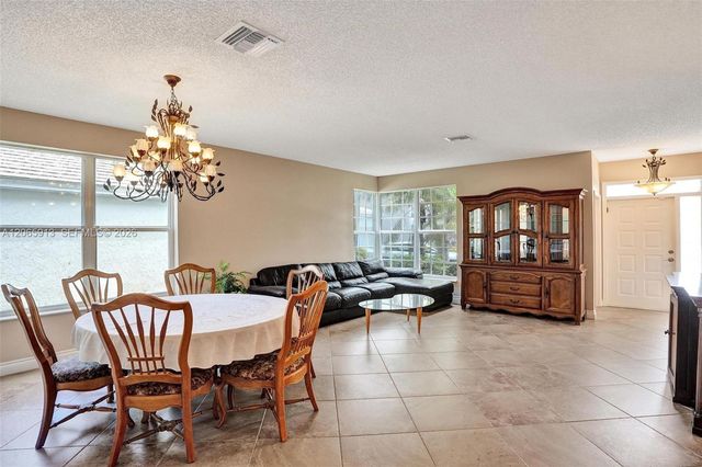 9308 NW 8th Circle, Plantation, FL 33324