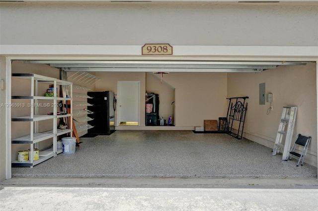 9308 NW 8th Circle, Plantation, FL 33324