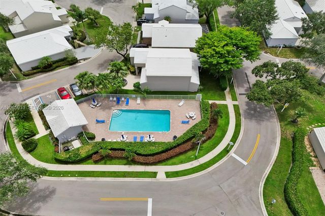 9308 NW 8th Circle, Plantation, FL 33324
