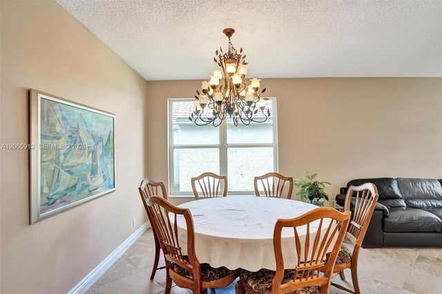9308 NW 8th Circle, Plantation, FL 33324