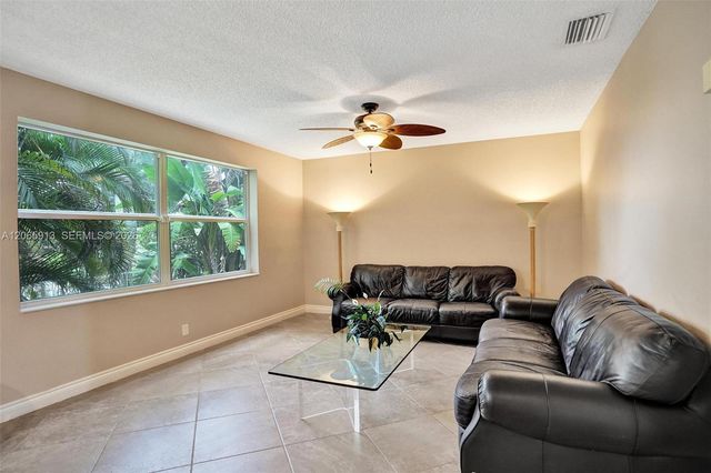 9308 NW 8th Circle, Plantation, FL 33324