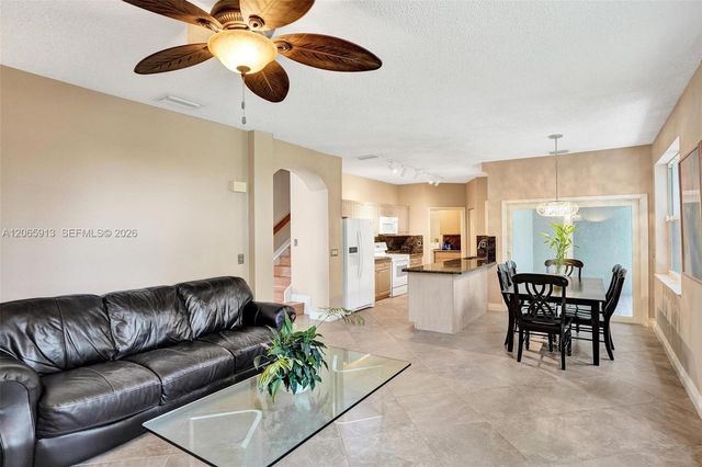 9308 NW 8th Circle, Plantation, FL 33324