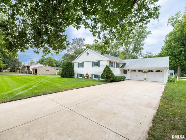 2723 DEVERON Circle, Pekin, IL 61554