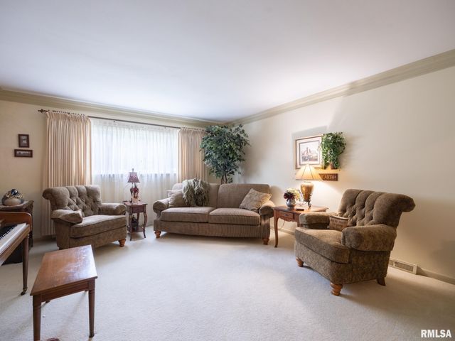 2723 DEVERON Circle, Pekin, IL 61554
