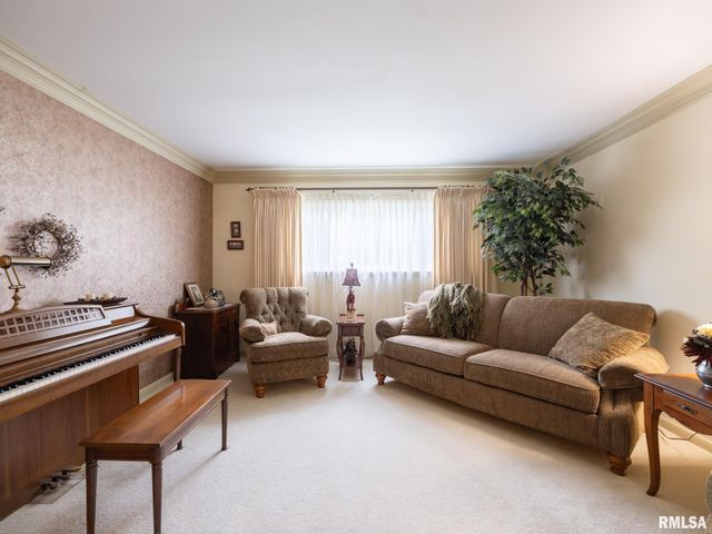 2723 DEVERON Circle, Pekin, IL 61554