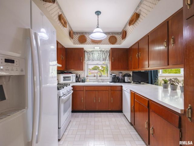 2723 DEVERON Circle, Pekin, IL 61554
